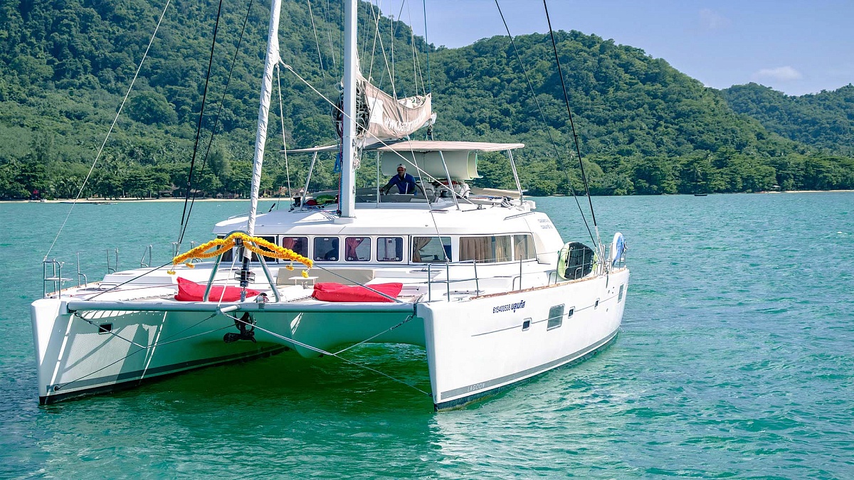 Аренда катамарана Lagoon 500 Blue Metis на Пхукете